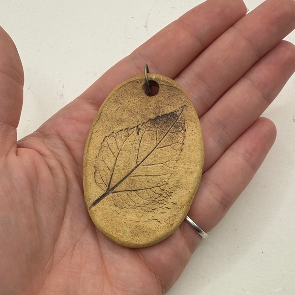 Jewelry - Leaf Imprint Pendant Necklace Jewelry Collectible Stone Rock Fossil